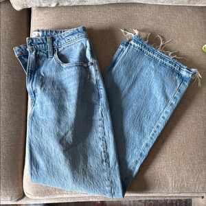 Abercrombie Curve Love 90s relaxed Jean- High Rise